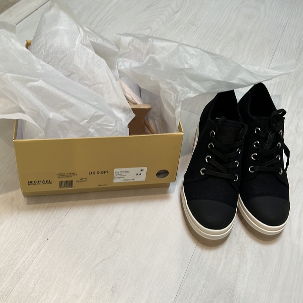 Michael Kors Corey Lace-Up Lug Sole Sneakers - Picture 11 of 13